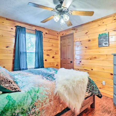 Charming Jamestown Cabin w/ Large Backyard!