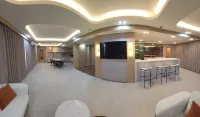 Plaza Court Hotel