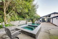 Pool & Coastline Views: Luxe La Jolla Home