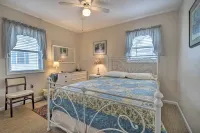 Cozy Oak Island House < 1 Mi to Beaches!