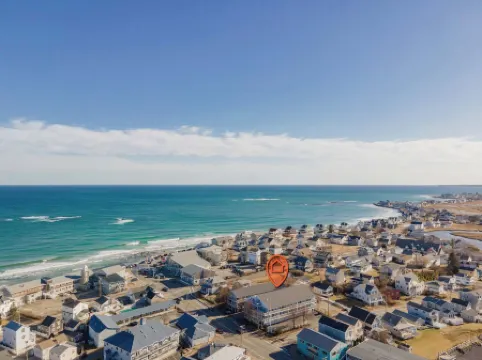 All is Wells Incredible Location! Walk to Beach