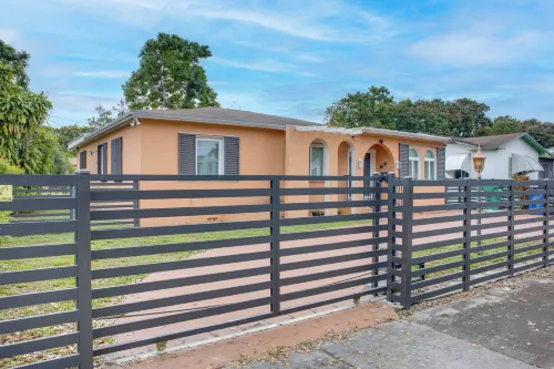 11 Mi to South Beach: Home w/ Screened Porch! - Country Houses