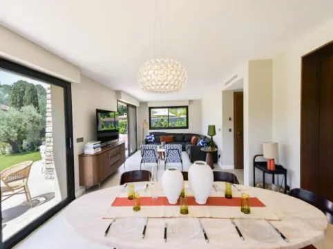 Villa in Mougins with Pool and Treehouse