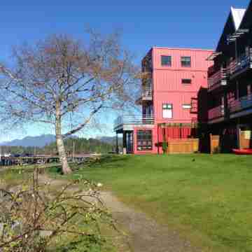 Island Village Properties at Fred Tibbs Hotel Exterior