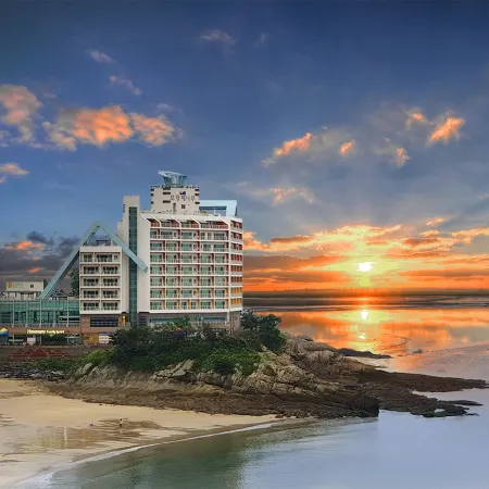 Mohang Haenaru Hotel Отели рядом с достопримечательностью «Храм Нэсоса»