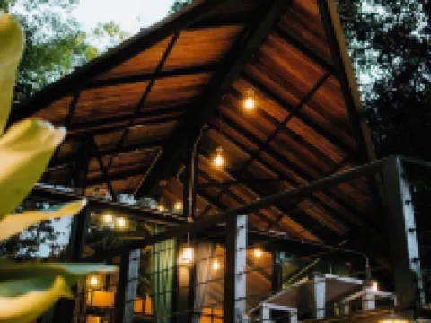 沃拉曼 B-One 薩科特山酒店