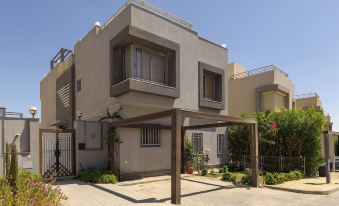Alsawah Spacious Family Villa in Palm Hills Sheikh Zayed
