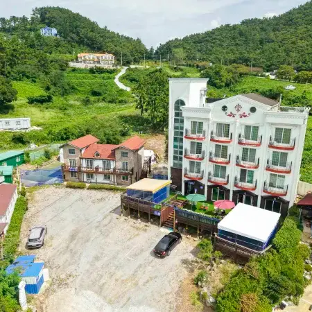 Buan Sanbada Pension Отели рядом с достопримечательностью «Аквапарк Byeonsan Aqua World»