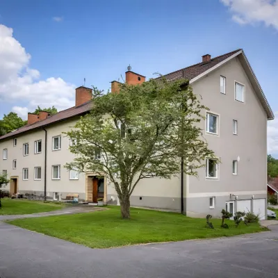 Charming 2-Bedroom Apartment in Rejmyre with Garden View のホテル
