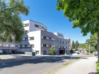PLAZA Premium Salzburg Hotels near Schallmoos