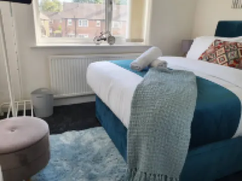 Spacious 3Br - Nr Clifton Train Station 510Min Walk - Garden & Free Parking Hotels in Clifton