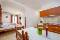 Apartments Mat - Homestays