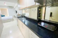 Good Homey Studio Apartment at Warhol (W/R) Residences By Travelio - Holiday Apartments