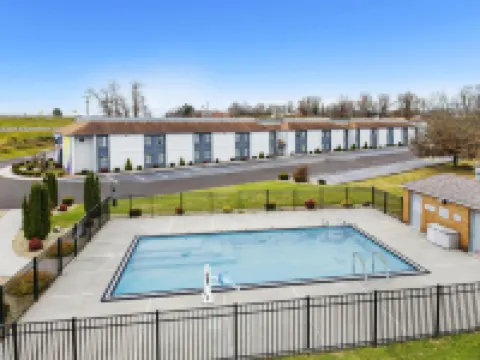 Spark by Hilton Abingdon I-81 Near Fairgrounds