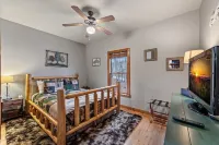 DeerWoodsLodge • Hot Tub • Fire Pit-Arcade-Large Groups-Family Reunion-Retreats - Hytter
