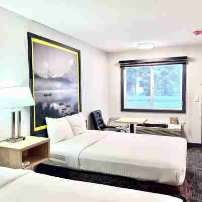 Super 8 by Wyndham Clearwater BC Rooms