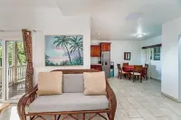 900 Sqft West End Studio ~ Balcony ~ Full Kitchen ~ in-Unit Laundry ~ Fast Wifi