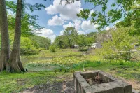 Bushnell Riverside Retreat w/ Hot Tub & Game Shed