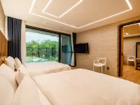 The Line Hotel Hotels near Shigan Toki Gallery