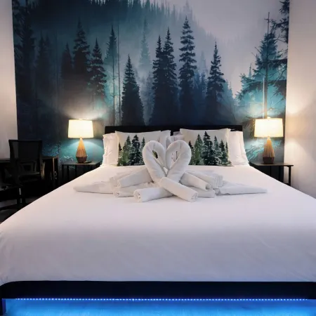 Resort 1BR Oasis Pool Spa Gym Reno Getaway