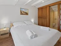 Vacation home Pahari - 6 persons, 3 bedrooms, pool, barbecue, terrace, Hotels in Buzet