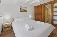 Vacation home Pahari - 6 persons, 3 bedrooms, pool, barbecue, terrace,