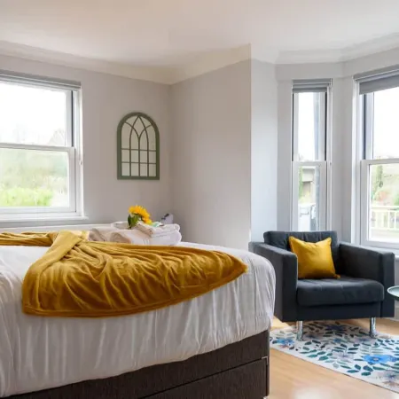 Riverside GEM 6BR With River View NR City Centre