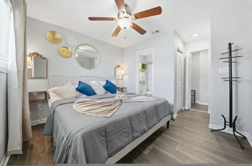 Modern 2BR 2BA w King Bed Pool Gym 10 - Homestays