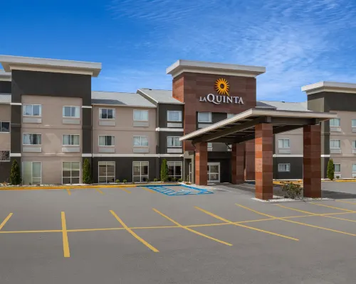 La Quinta Inn & Suites by Wyndham Fayetteville Hotels in Washington County