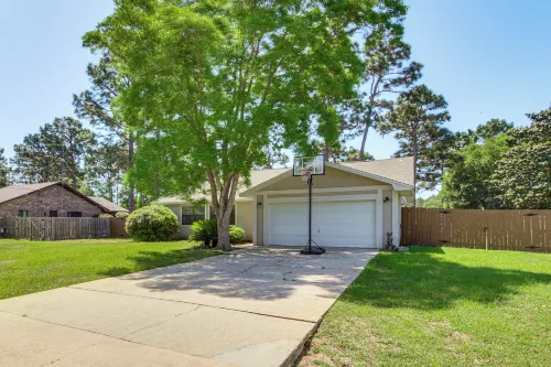 Navarre Home w/ Game Area + Mini Golf Course! - parking