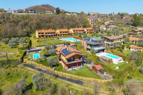 Villa Teresa Apt Lake Garda View 2Br + Pool (Sleeps 6) - Happy Rentals - Park Yeri