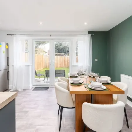Perfect Booking 3 Bed Spacious Parking