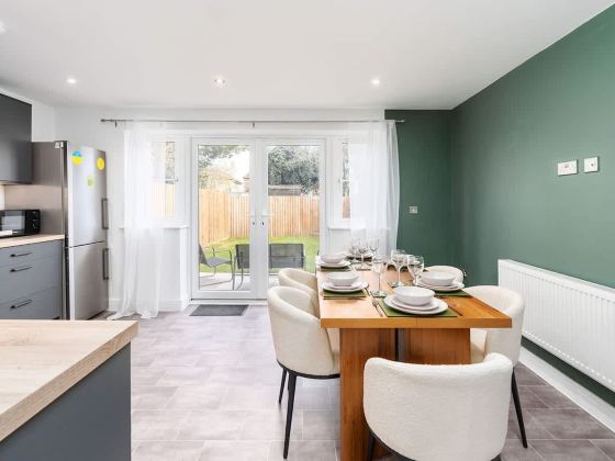 Perfect Booking 3 Bed Spacious Parking