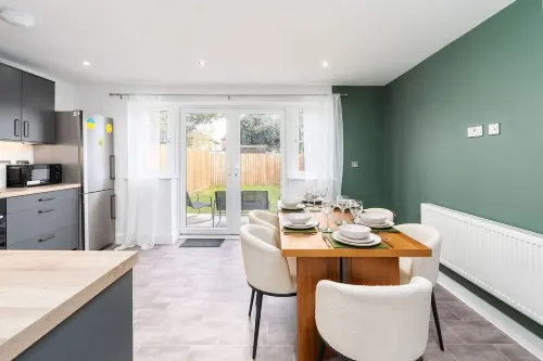 Perfect Booking 3 Bed Spacious Parking - Bathtub