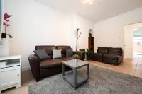 Full house 2 bedrooms, 2 bathrooms, near tube st - 3-Star