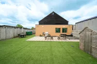 6-bedroom Family Haven With Garden in Aylesbury - Wifi