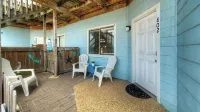 Sea Gypsy by Avantstay 1Br Coastal Condo + Shared Pool Short Walk to Beach + Mins to Port A - Homestays