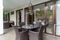 Breeze Blows City View Villa 4 Bedrooms and 1 Familly Bedroom with a Private Heated Swimming Pool