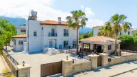 Poolside Bar Villa · Sea Views · Çatalköy - Villas