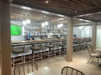 Hotel Spindrift & Golf Cart Rental - bar