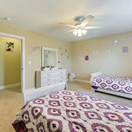 6 Mi to Medical District: Spacious Winterville Gem