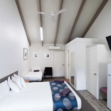 Canberra Ave Villas Отели в г. Куинбиан