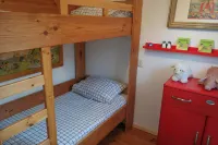 Charming Wooden Cottage Madelief 4p Close to Lake Lauwersmeer