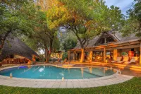 Clive's Camp - Huvilat
