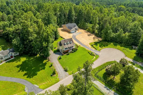 Lakeview Escape Near Beach With Fenced dog Run, Porch & Dock With one Boat Slip - 4-Star