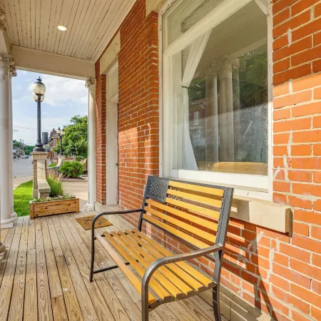 Walk Downtown: Inviting Historic Home in Dubuque!