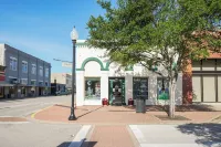 BEE in BRENHAM Holiday Cottage - Premium location walking distance to downtown - Boutique