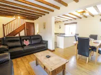 Beudy Bach - parking