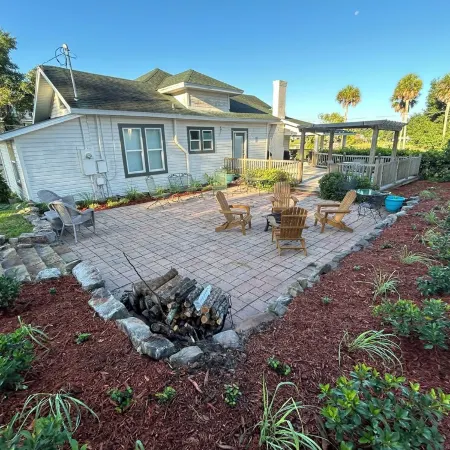 The Rose on Lakeside Mount Dora-Umatilla4 Bedrooms 2 1/2 bathrooms Sleeps 10