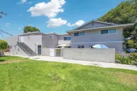 One Lux Stay Coastal 2BR Retreat Near the Beach - Kitchens